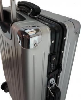Алюминиевый чемодан